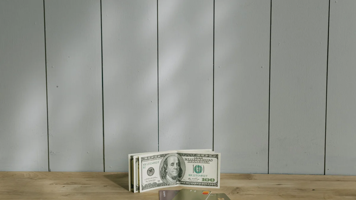 Cash advance vs. credit card: which costs less for a short gap?